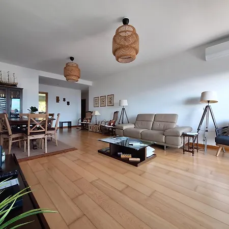 Oceanus Apartment *
